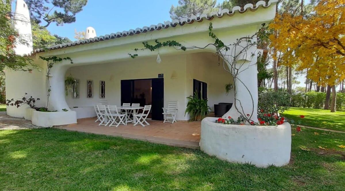 Villa Pinhal- Beautiful Villa Located In Quiet Area Quarteira Exteriör bild